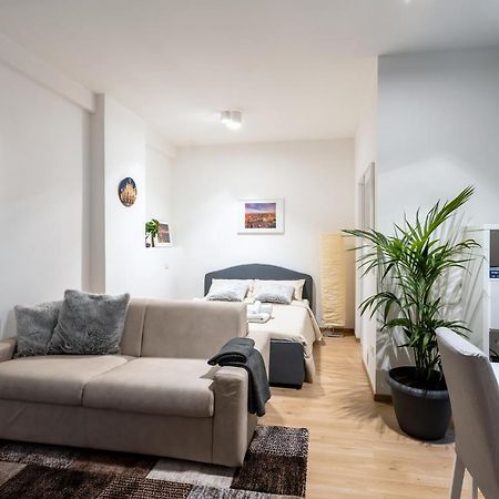Suite 1,2 Porta Milano Centro Parking Free Exterior foto