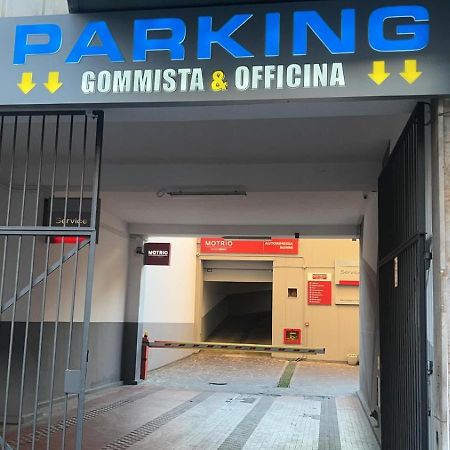 Suite 1,2 Porta Milano Centro Parking Free Exterior foto